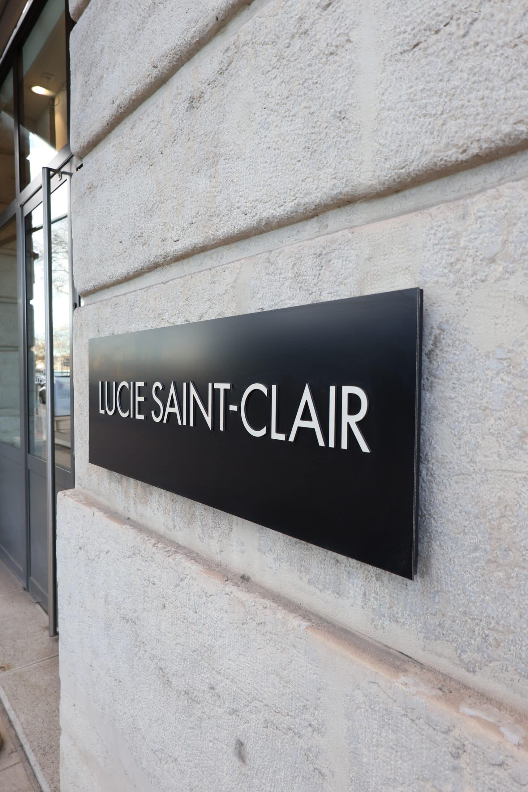 LUCIE SAINT CLAIRE PLAQUE SIGNALETIQUE DECOUPE SIMAGE