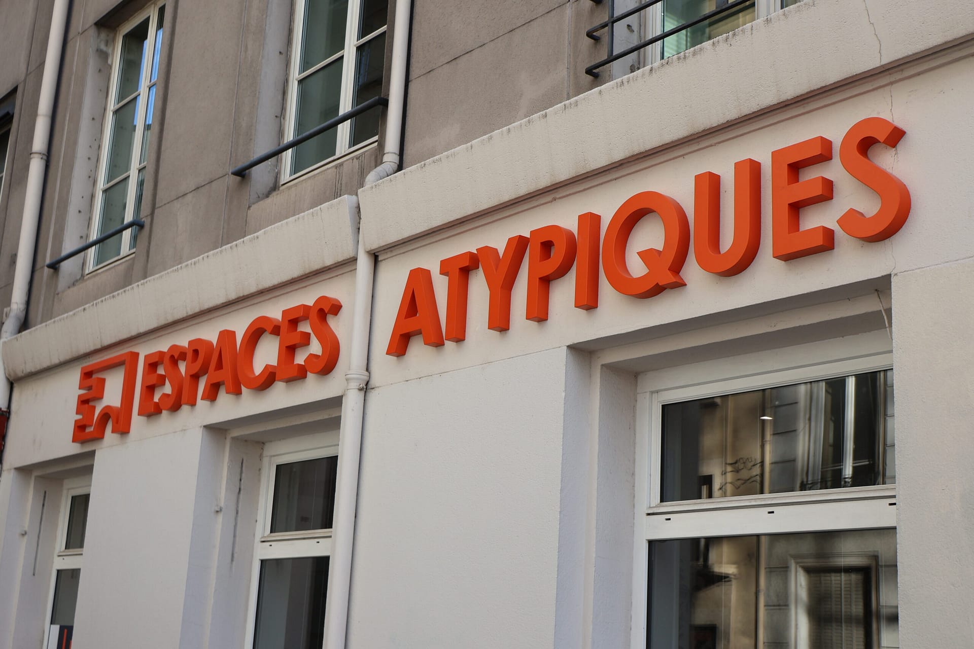 ESPACES ATYPIQUES ENSEIGNE LETTRE ALUMINIUM SIMAGE